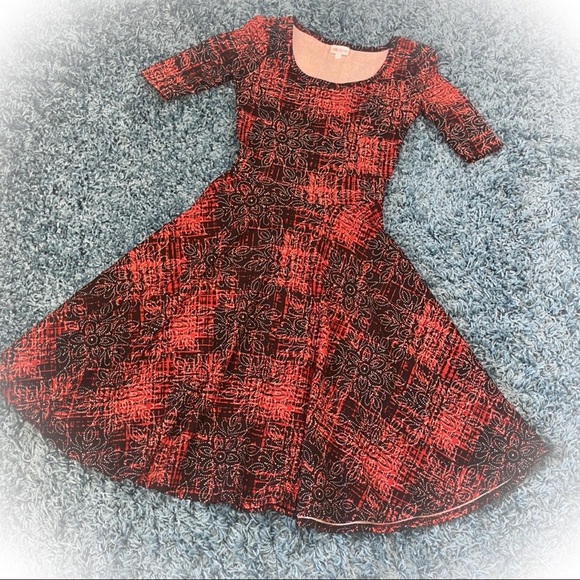 💕Like New Lularoe Nicole Fit & Flair Dress white on black and red💕 - Picture 8 of 10